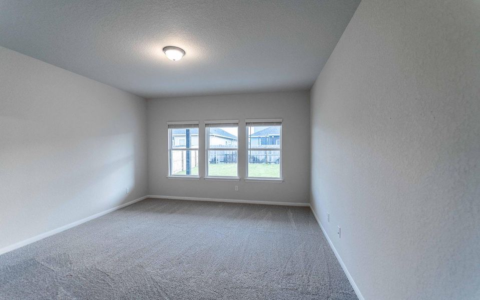 Spacious, unfurnished interior of a new home in Swenson Heights, Seguin (Image 15).