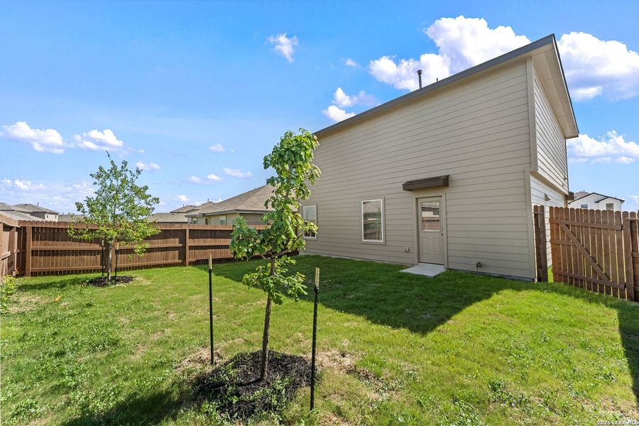 Exterior details and patio area of a home in Avenida, Converse (Image 2).