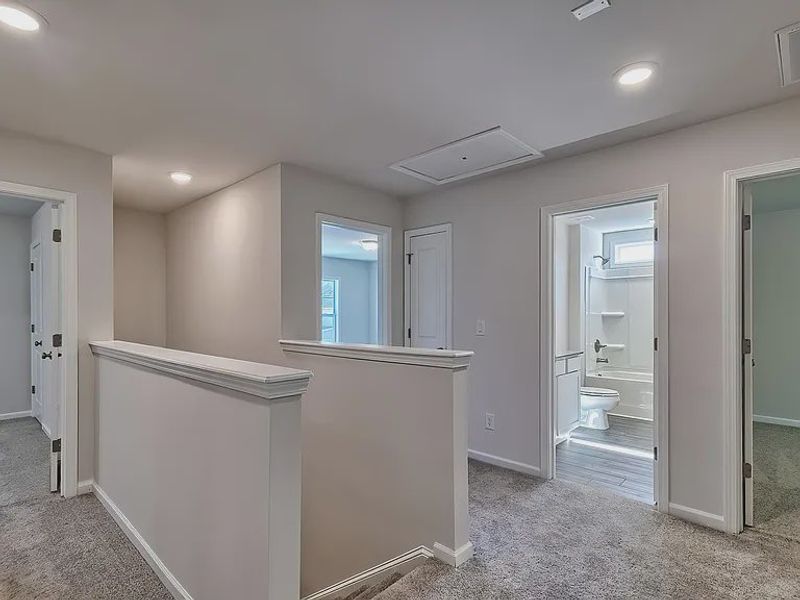 Spacious, unfurnished interior of a new home in Emanuel Creek, West Columbia (Image 13).