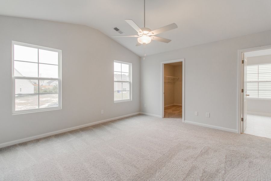 Spacious, unfurnished interior of a new home in Ellington, Elgin (Image 29).