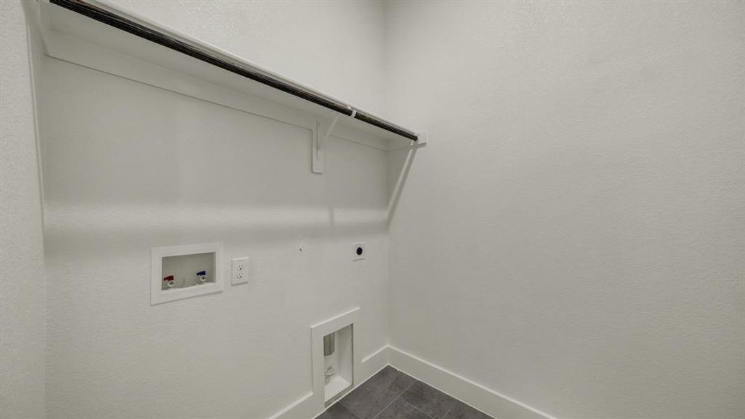 Spacious, unfurnished interior of a new home in Freeman Ranch, Weatherford (Image 22).