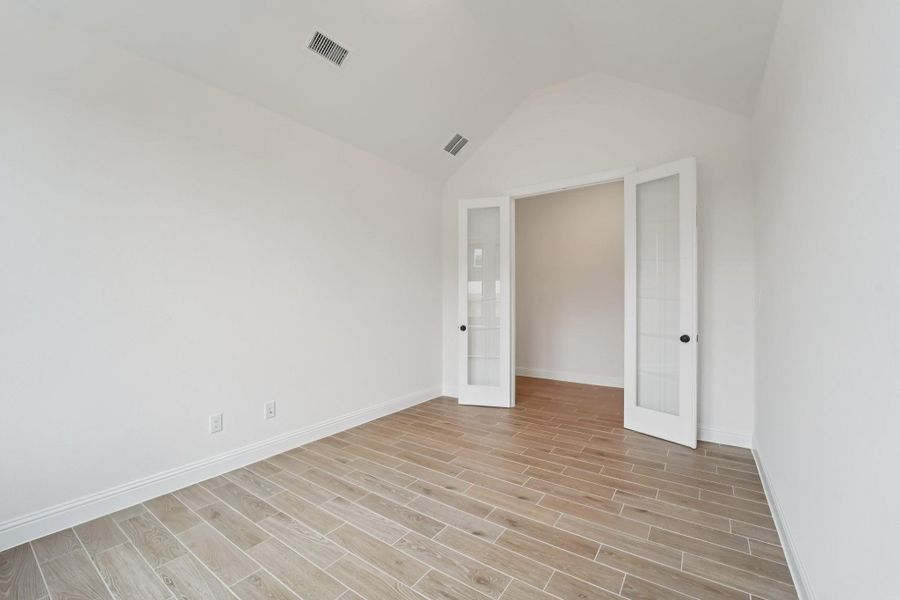 Spacious, unfurnished interior of a new home in Evergreen 55', Conroe (Image 38).