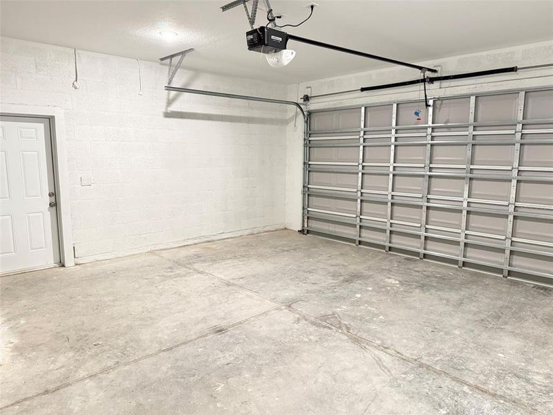 Spacious, unfurnished interior of a new home in , North Port (Image 16).