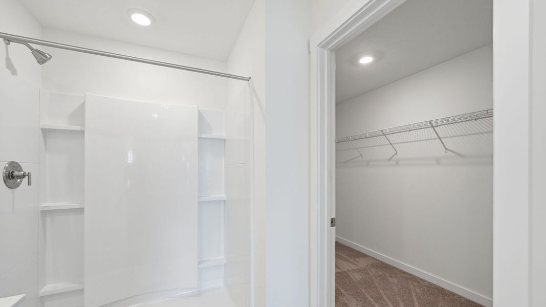 Spacious, unfurnished interior of a new home in Emory Creek, Harriman (Image 26).