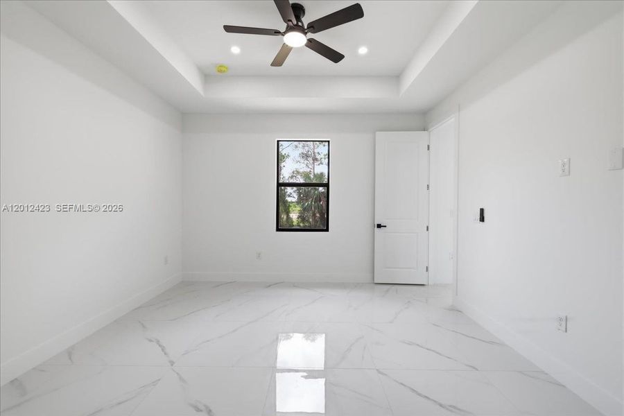 Spacious, unfurnished interior of a new home in , Lehigh Acres (Image 28).