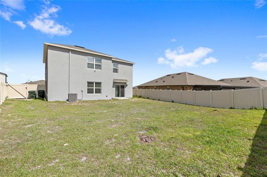 Exterior details and patio area of a home in Eden Hills, Lake Alfred (Image 3).