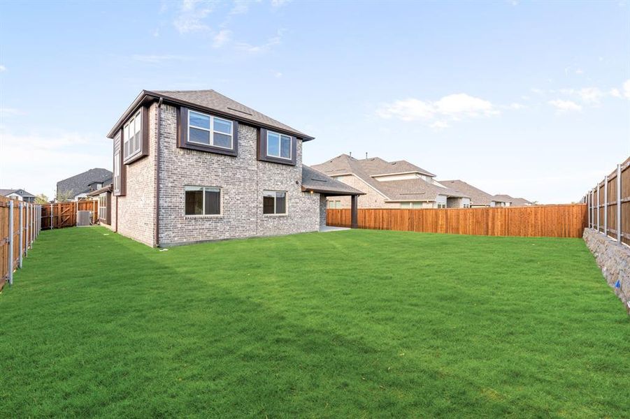 Exterior details and patio area of a home in Sonoma Verde, McLendon-Chisholm (Image 23).