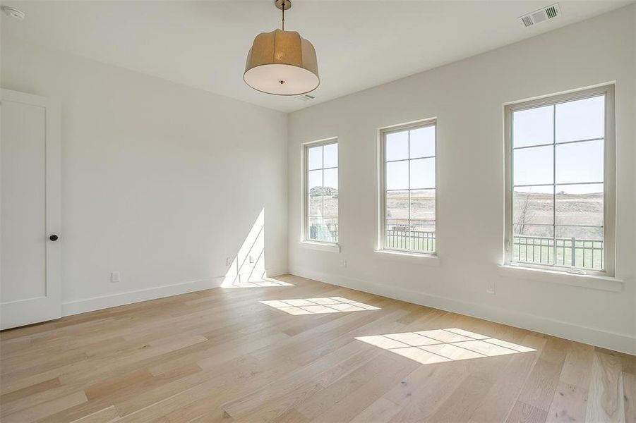 Spacious, unfurnished interior of a new home in , Aledo (Image 14).