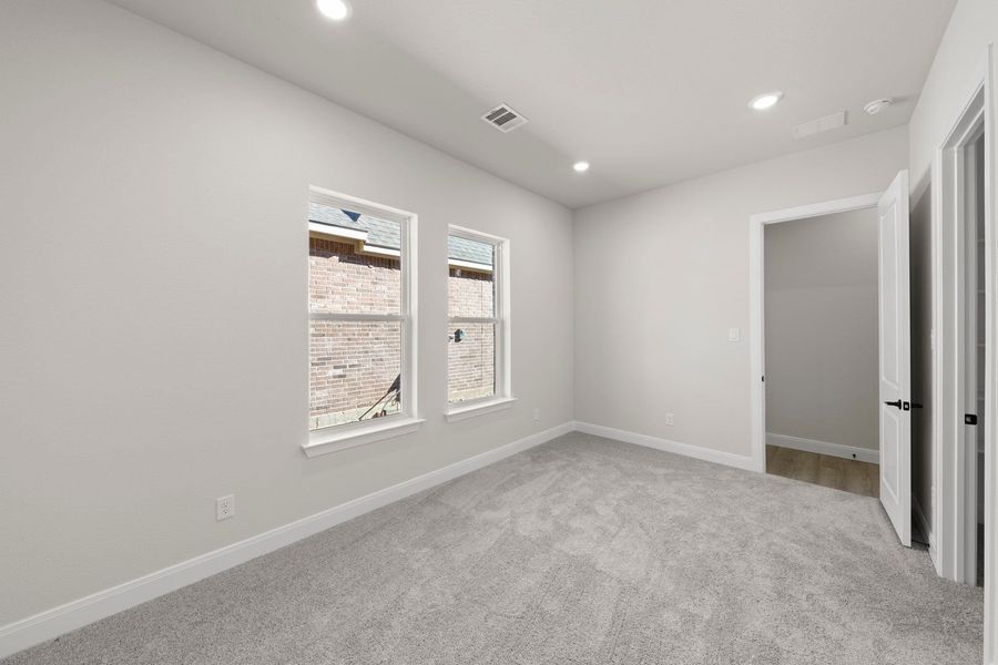 Spacious, unfurnished interior of a new home in Wildflower Ranch, Fort Worth (Image 27).