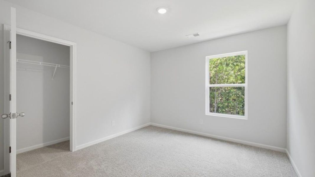 Spacious, unfurnished interior of a new home in Oaks at Cedar Grove, Fairburn (Image 17).