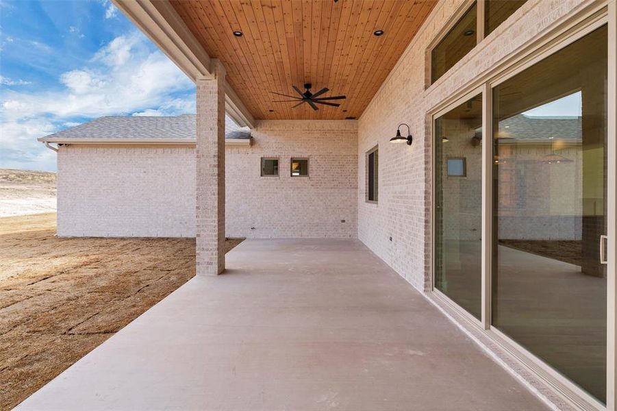 Exterior details and patio area of a home in , Granbury (Image 3).