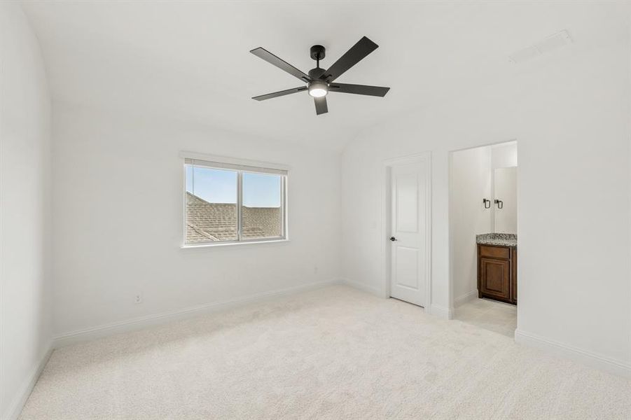 Spacious, unfurnished interior of a new home in Terracina, Rockwall (Image 34). Spacious, unfurnished interior of a new home in Terracina, Rockwall (Image 34).
