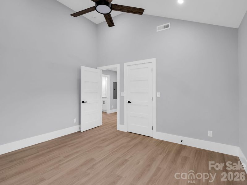 Spacious, unfurnished interior of a new home in , Asheville (Image 18).