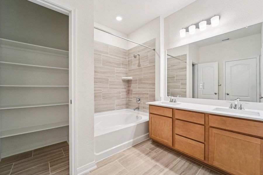 Furnished interior view inside a new home in Olympia Falls, Fresno (Image 8).