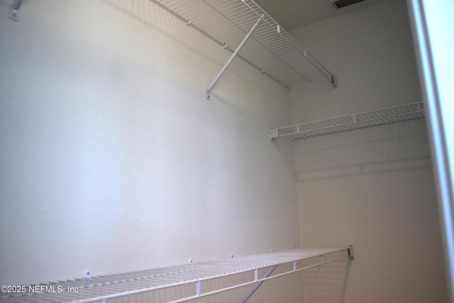 Spacious, unfurnished interior of a new home in Irongate Villas, Jacksonville (Image 24).