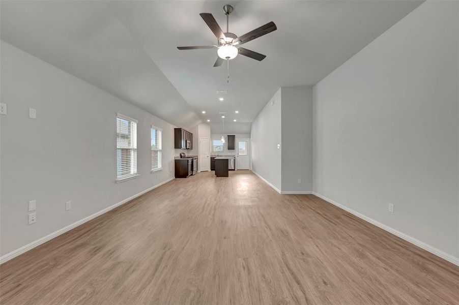 Spacious, unfurnished interior of a new home in Lane Ranch, Sanger (Image 17).
