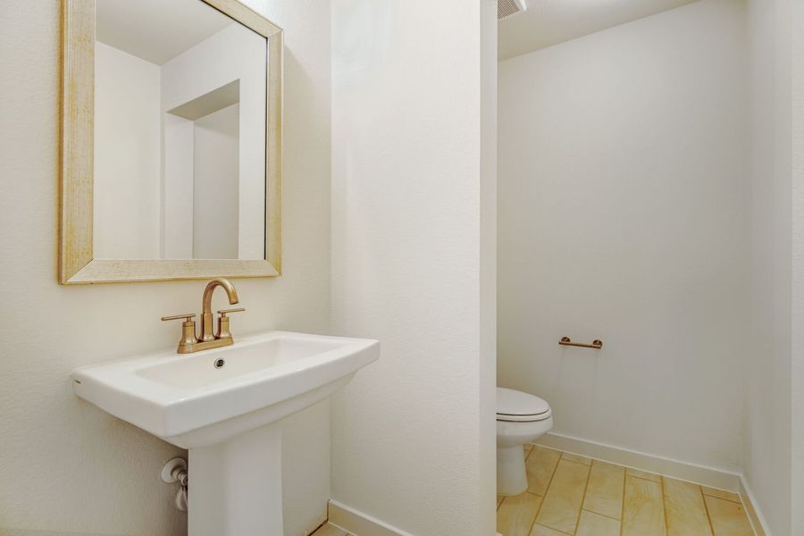 Plan 860 Representative Photo - Powder Bath