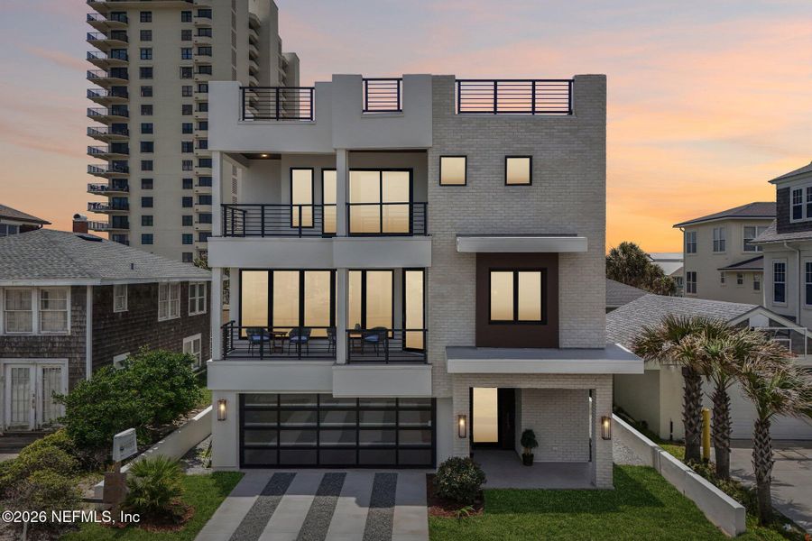 Condo located in Jacksonville Beach, FL showcasing its design and architecture (Image 5).
