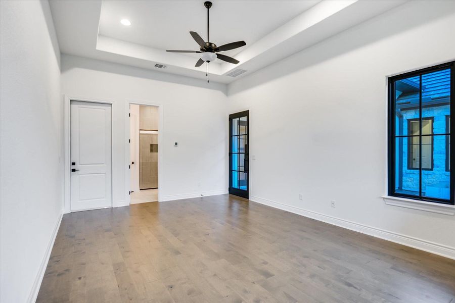 Spacious, unfurnished interior of a new home in , Horseshoe Bay (Image 26).