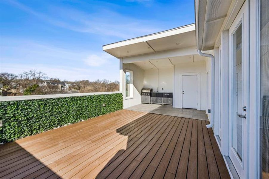 Exterior details and patio area of a home in , Atlanta (Image 35).