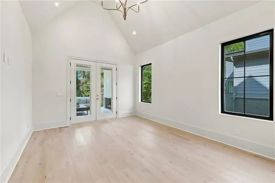 Spacious, unfurnished interior of a new home in , Sandy Springs (Image 27).