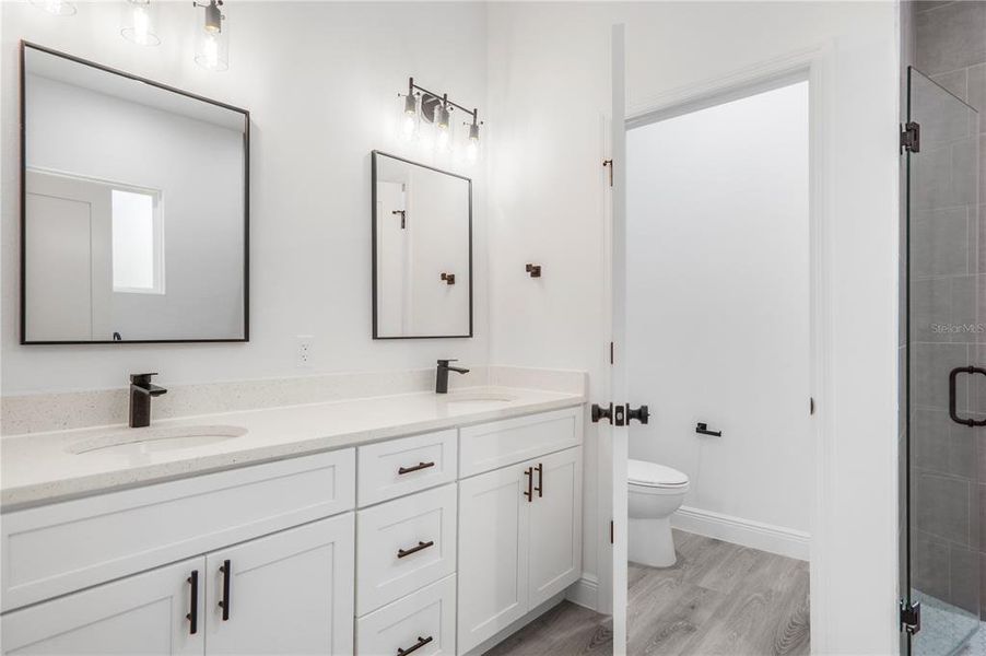 Furnished interior view inside a new home in , Dunnellon (Image 11).