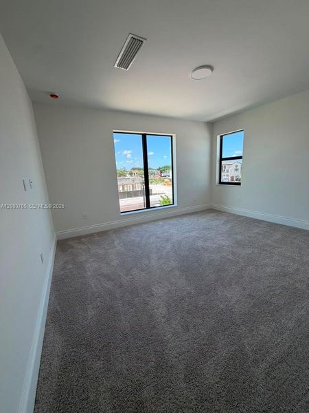 Spacious, unfurnished interior of a new home in , Miami Lakes (Image 9).