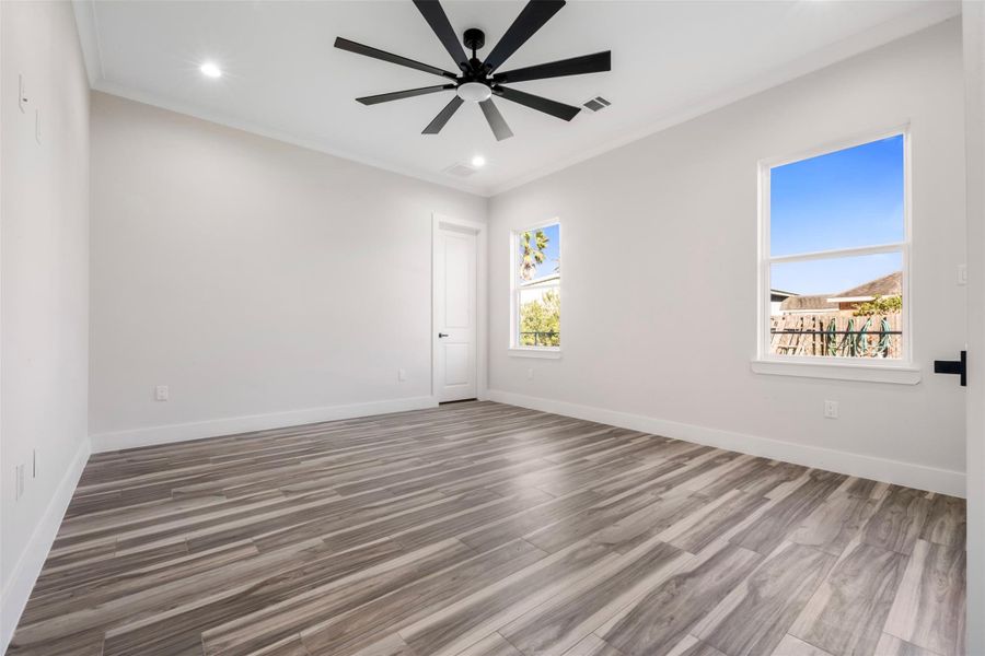 Spacious, unfurnished interior of a new home in , Baytown (Image 44).