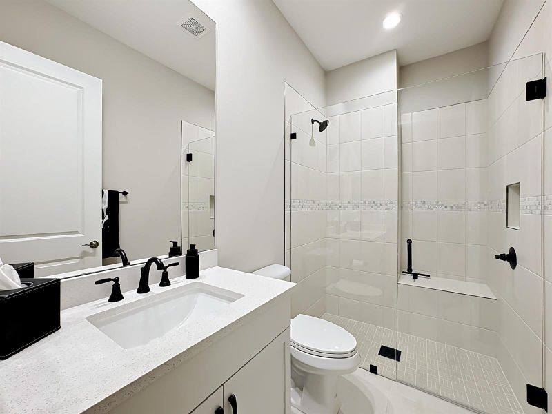 9244 SW Pinnacle Ensuite Bath