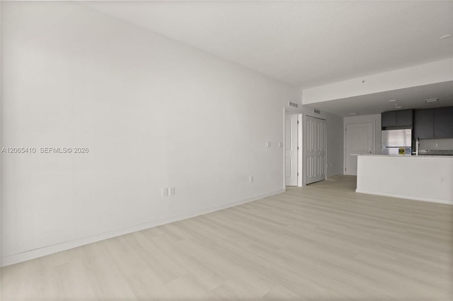 Spacious, unfurnished interior of a new home in , Orlando (Image 22).