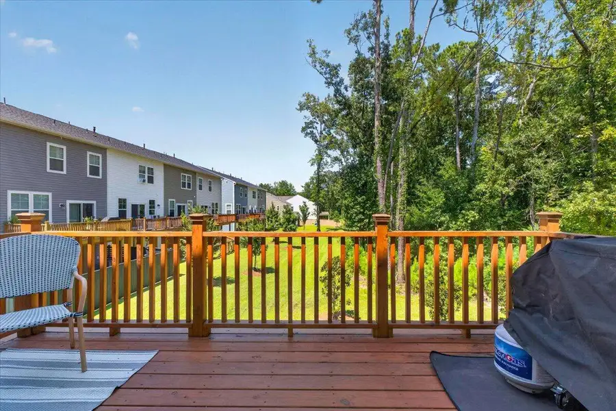 Exterior details and patio area of a home in , Hanahan (Image 3).