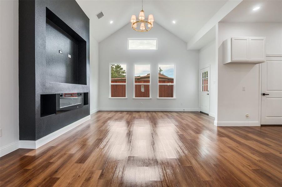 Spacious, unfurnished interior of a new home in , Waxahachie (Image 11).