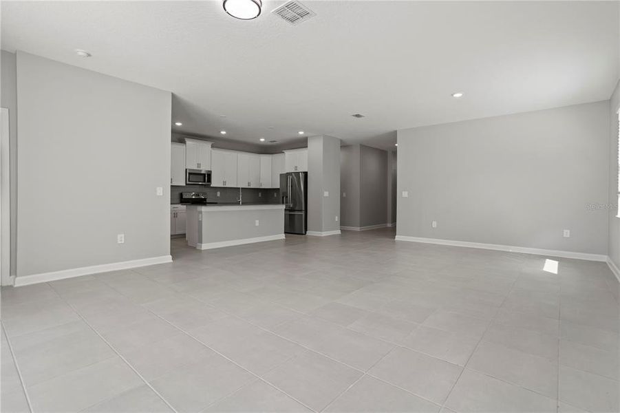 Spacious, unfurnished interior of a new home in , Davenport (Image 17).