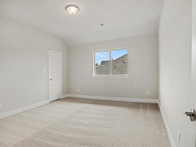 Spacious, unfurnished interior of a new home in Cole Crossing Estates, DeSoto (Image 19).
