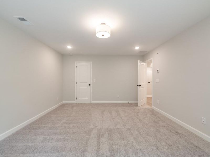 Spacious, unfurnished interior of a new home in Bluffs at Bells Ferry, Marietta (Image 24).