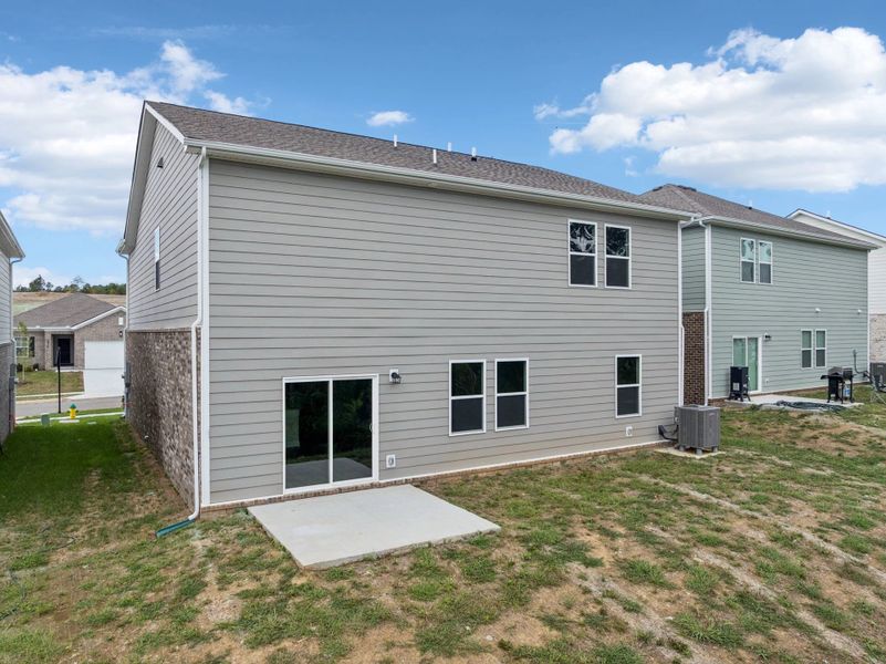 Exterior details of a home in Cades Bluff, Lebanon (Image 3).