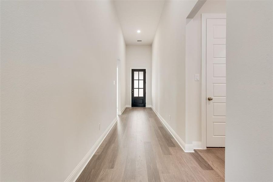 Spacious, unfurnished interior of a new home in Villages of Creekwood, Frisco (Image 31).