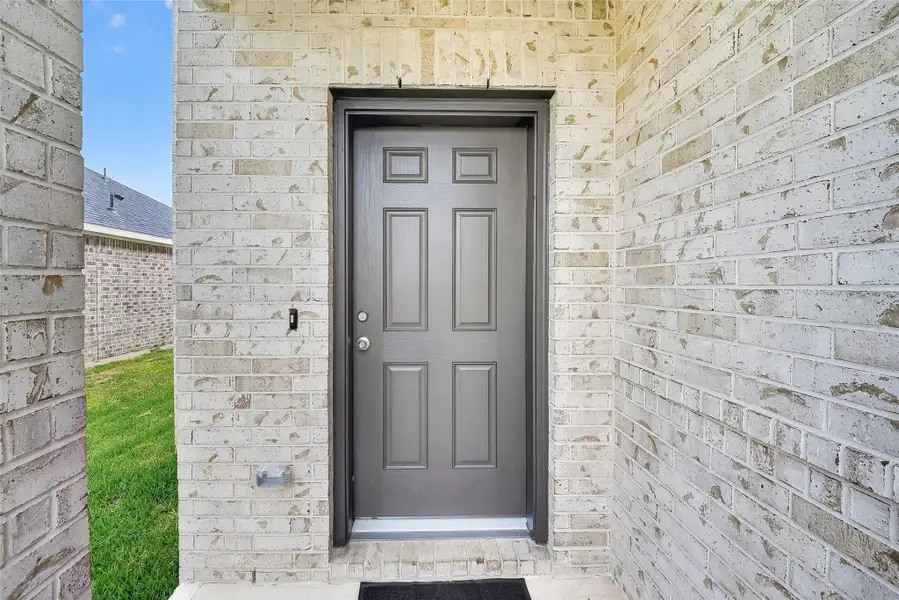 Exterior details and patio area of a home in Rollingbrook Estates, Baytown (Image 4). Exterior details and patio area of a home in Rollingbrook Estates, Baytown (Image 4).