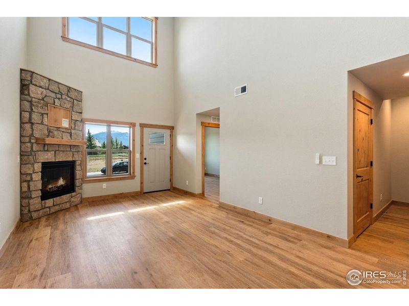 Spacious, unfurnished interior of a new home in , Estes Park (Image 9).