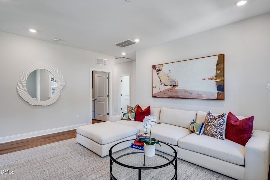 SUN_SutherlandStation_Pic_LandrumIII_Lof