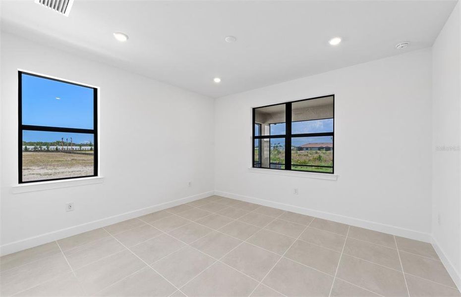Spacious, unfurnished interior of a new home in Talon Preserve on Palmer Ranch, Nokomis (Image 22). Spacious, unfurnished interior of a new home in Talon Preserve on Palmer Ranch, Nokomis (Image 22).