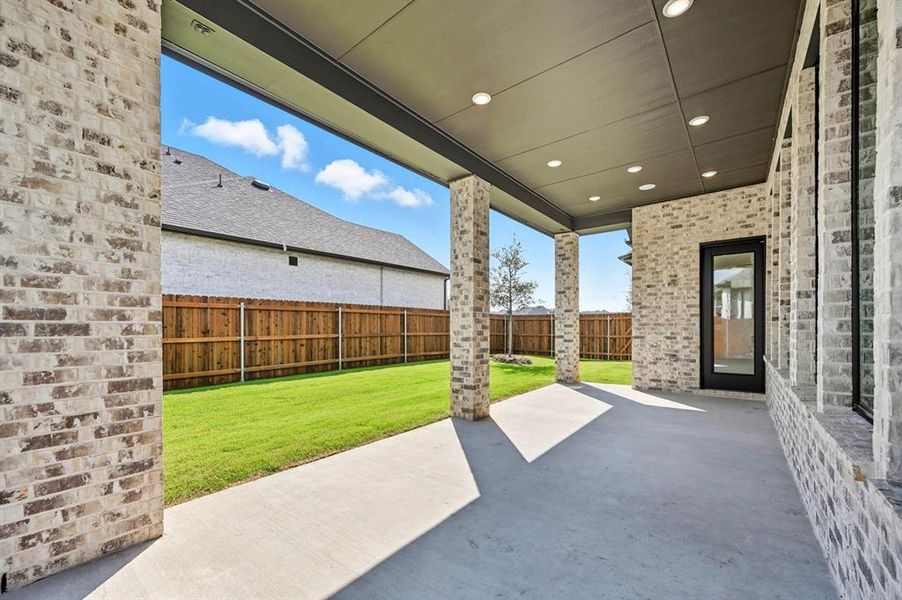 Exterior details and patio area of a home in Dove Hollow, Waxahachie (Image 16). Exterior details and patio area of a home in Dove Hollow, Waxahachie (Image 16).