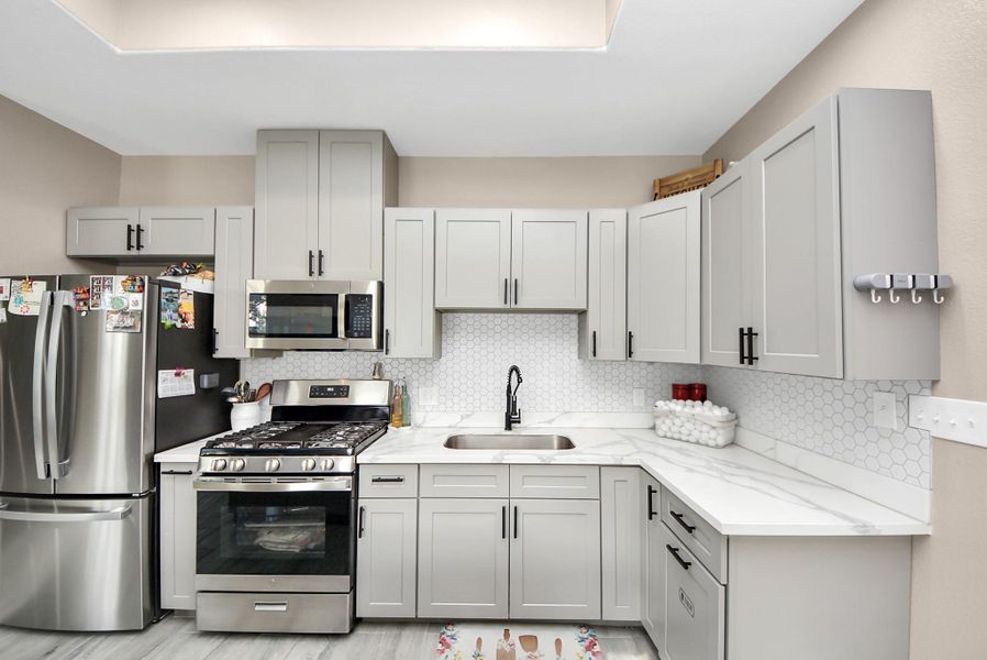 Dream Kitchen wth Stainless Steal Appliances