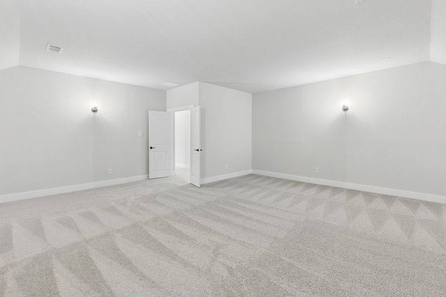 Spacious, unfurnished interior of a new home in Painted Tree Lakeside, McKinney (Image 24).