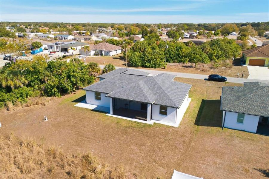 Exterior details and patio area of a home in , North Port (Image 4).