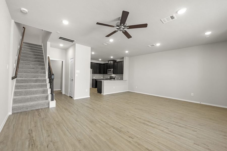 Spacious, unfurnished interior of a new home in Sierra Vista Townhomes, Rosharon (Image 13).