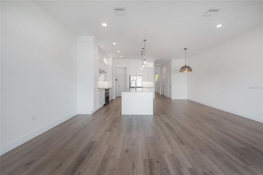 Spacious, unfurnished interior of a new home in , Tampa (Image 57).