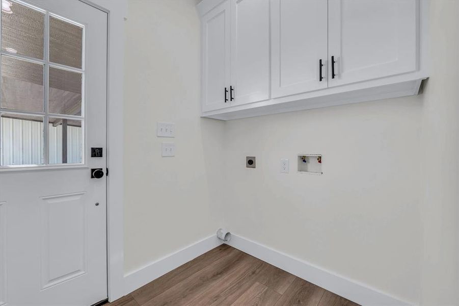 Spacious, unfurnished interior of a new home in , Elm Mott (Image 29). Spacious, unfurnished interior of a new home in , Elm Mott (Image 29).