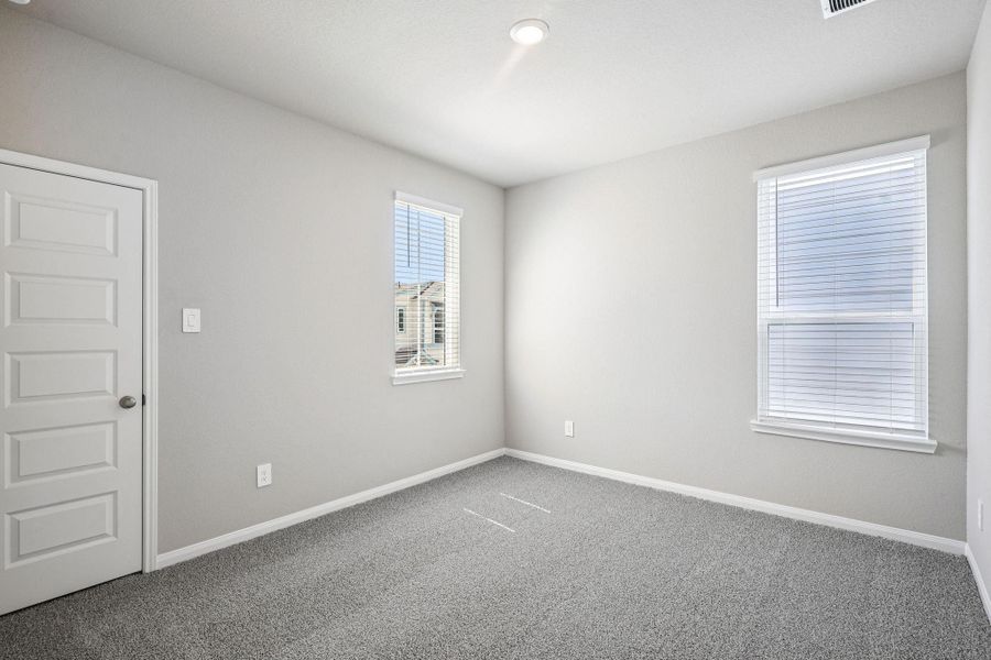 Spacious, unfurnished interior of a new home in Kemah Crossing - Luxe Series, Kemah (Image 35).