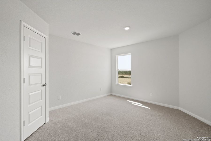 Spacious, unfurnished interior of a new home in Timber Creek, San Antonio (Image 13). Spacious, unfurnished interior of a new home in Timber Creek, San Antonio (Image 13).